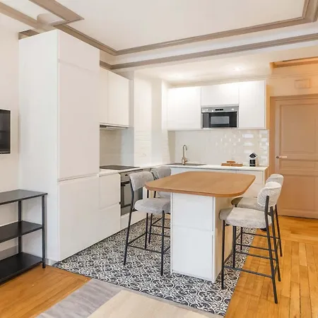 Apartment Eiffel Tower Paris