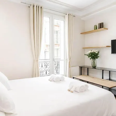 Eiffel Tower Apartment